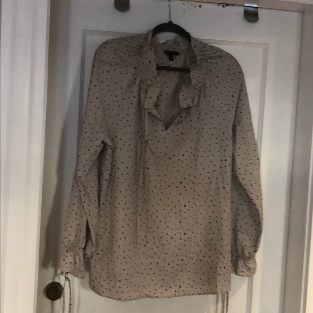 Gray  tie neck and tie sleeve blouse.